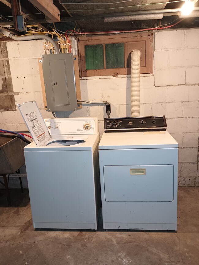 In unit laundry! - 1002 S Michigan Ave