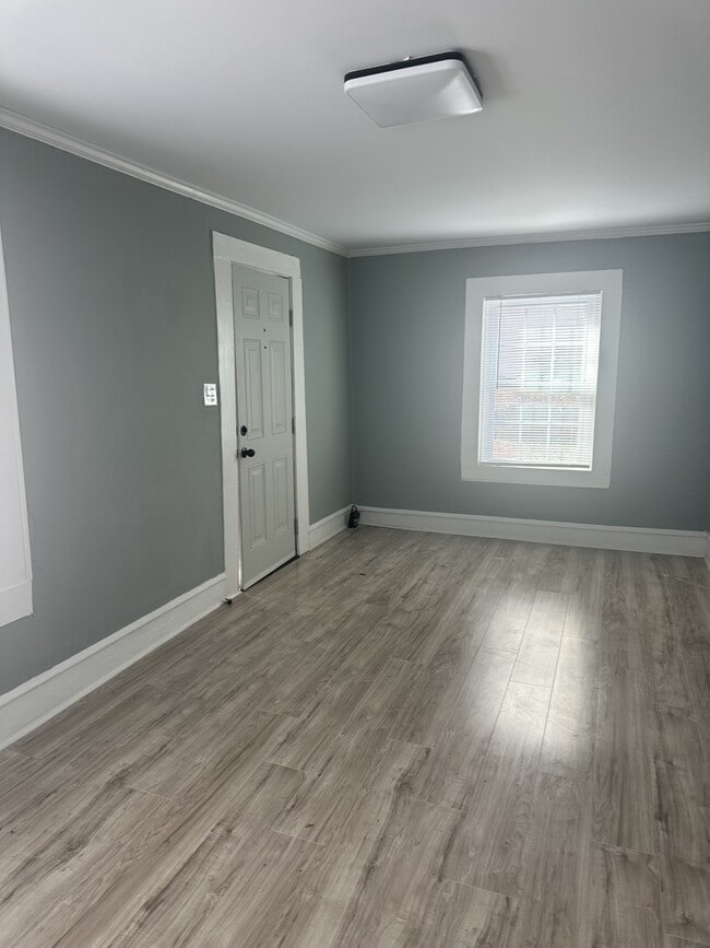 Building Photo - 105 Cabin St