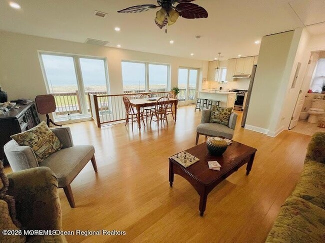 Foto del edificio - 711 Ocean Ave N