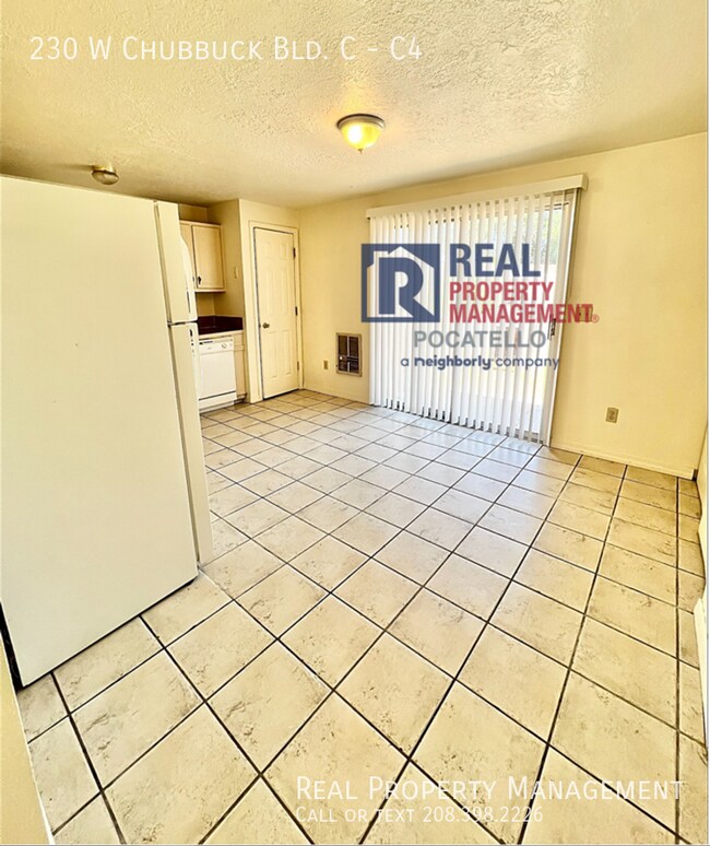 Building Photo - 2 Bedroom 1 bath Apartment