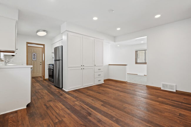 Foto del edificio - 2450 S 95th St