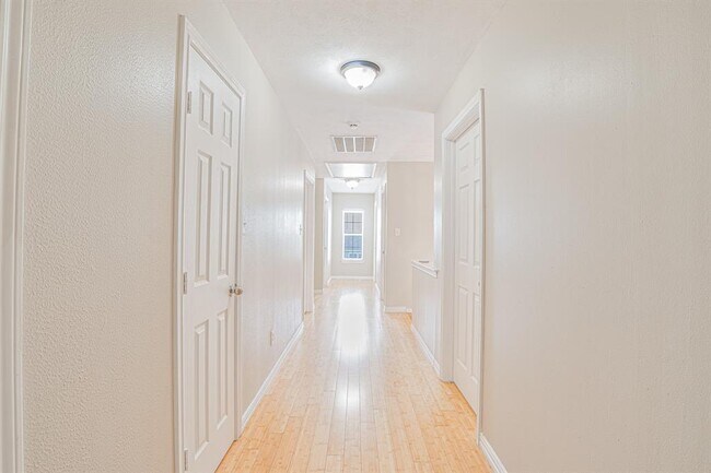 Building Photo - 6503 E Bayberry Bend Cir Dr