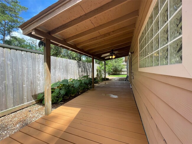 Building Photo - 3602 Chapel Square Dr