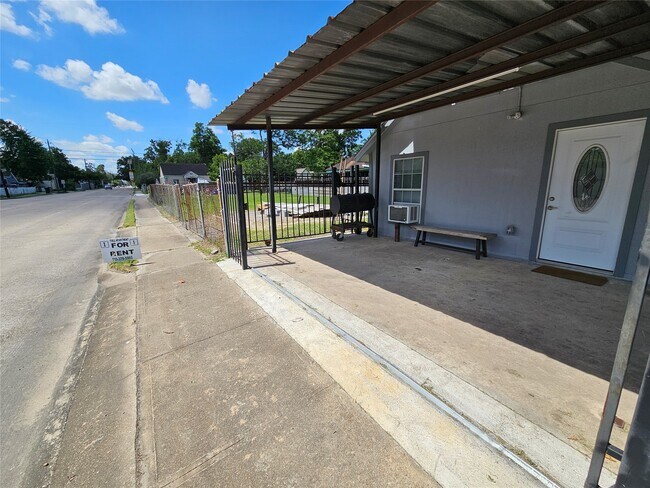 Foto del edificio - 6940 Hemlock St