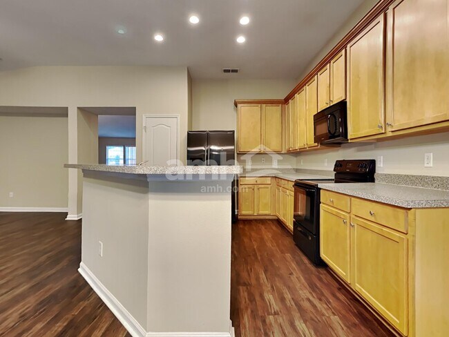 Building Photo - 11374 Brian Lakes Dr