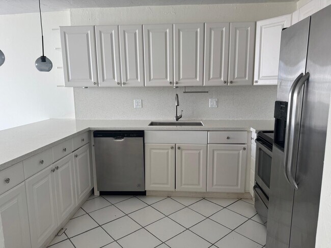 Building Photo - 1801 S Ocean Dr