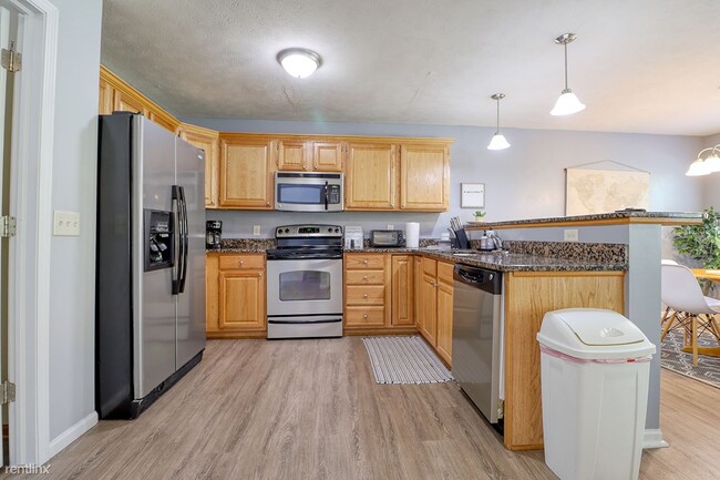 Building Photo - 3 br, 2.5 bath Townhome - 1928 North Gate ...