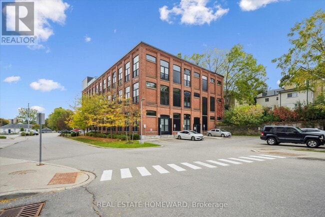 Building Photo - 24 Cedar St