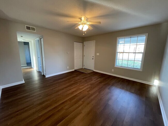 Building Photo - 963 Hillview Blvd