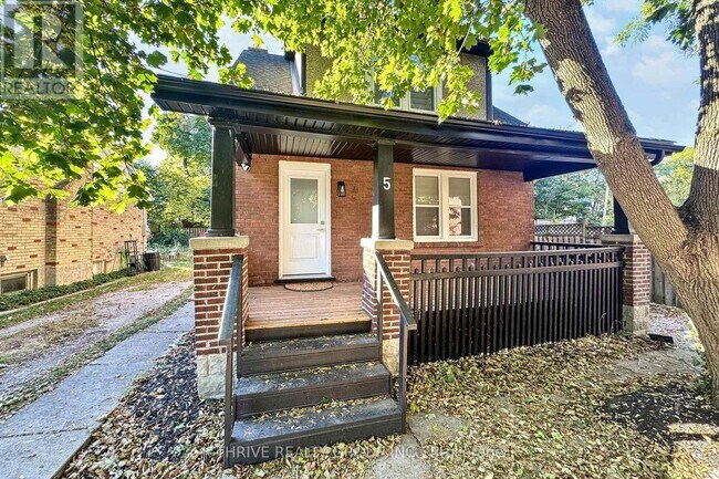 Building Photo - 5 Beechwood Pl