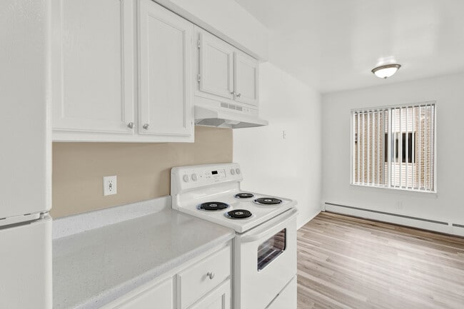 Building Photo - Parks at Concorde