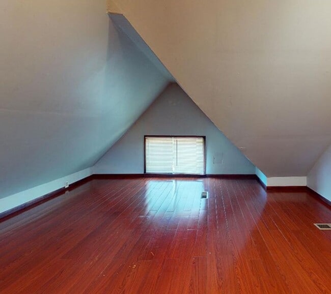 Foto del edificio - 522 12th Ave SE