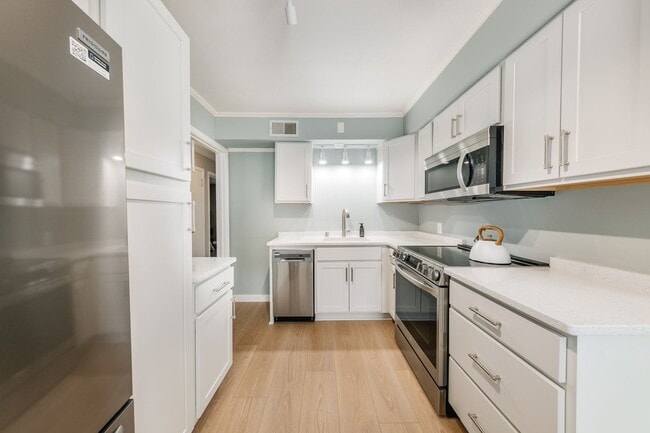 Building Photo - 3 Bedroom Single Family