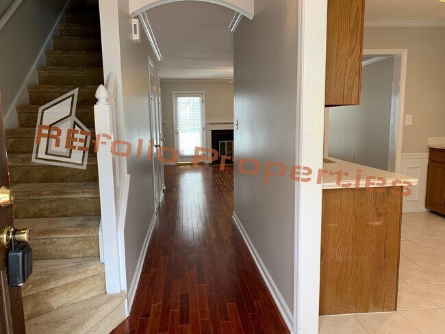 Building Photo - Charming 2-Story 2 BR Townhome @ Paxton To...