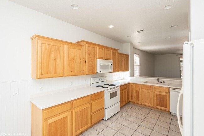 Building Photo - Great 3 bed 2 bath in Coral Canyon-Pet Fri...