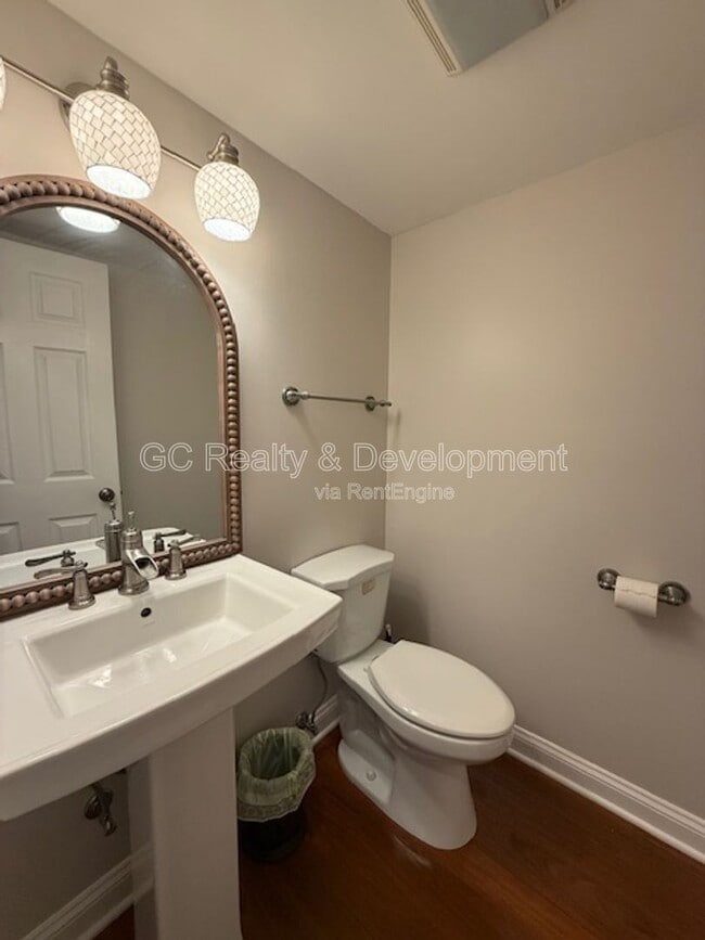 Building Photo - 267 Capitol Dr