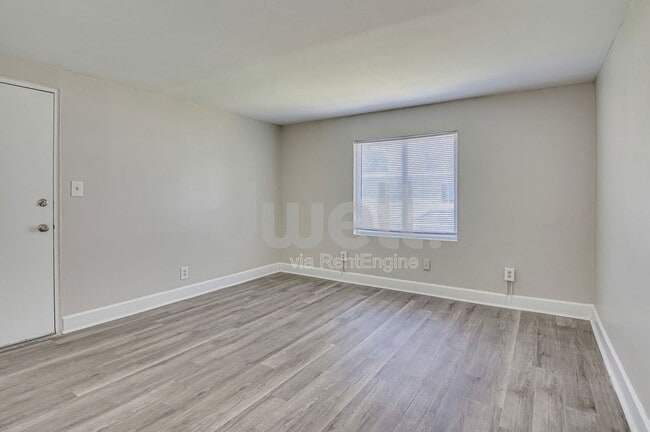 Building Photo - 1927 Central Ave