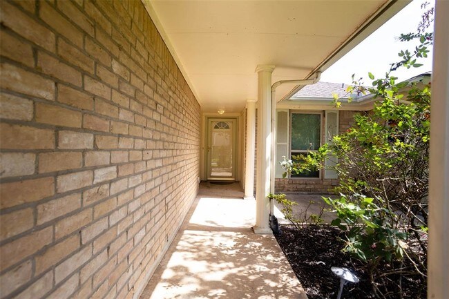 Building Photo - 22302 Deville Dr