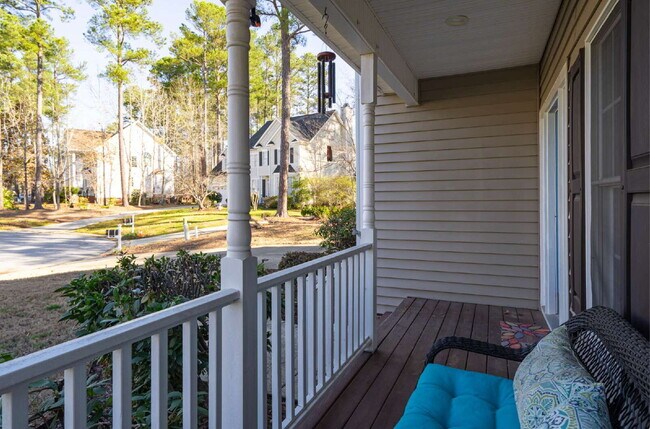 Foto del edificio - Charming, Furnished 4-Bedroom in Holly Springs