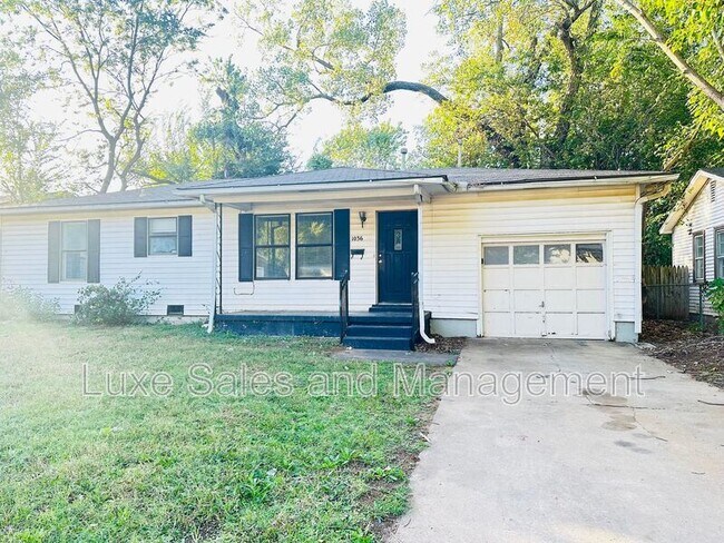 Building Photo - 1036 S Holly Dr