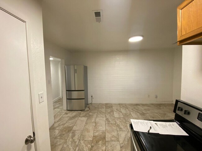 Building Photo - 265 E 200 N