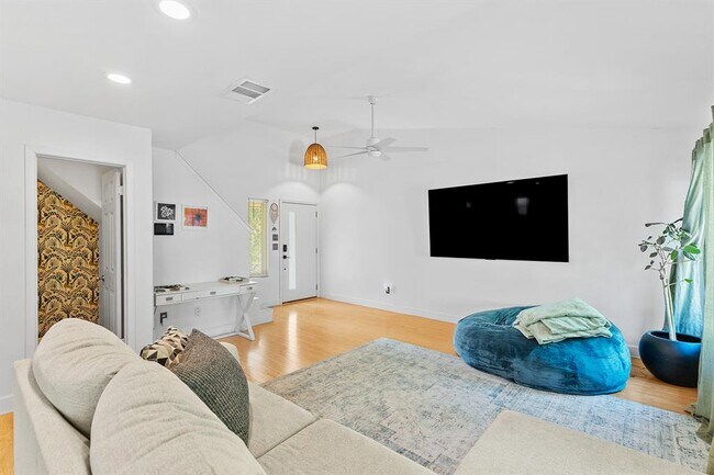 Foto del edificio - 722 Decker Prairie Dr