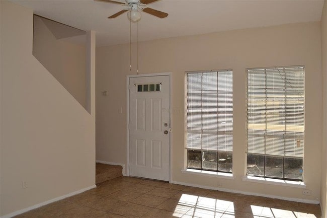Building Photo - 8705 Village of Fondren Dr