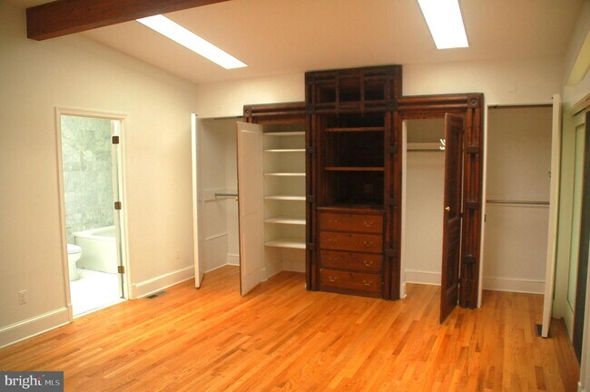 Building Photo - 4317 Duncan Dr