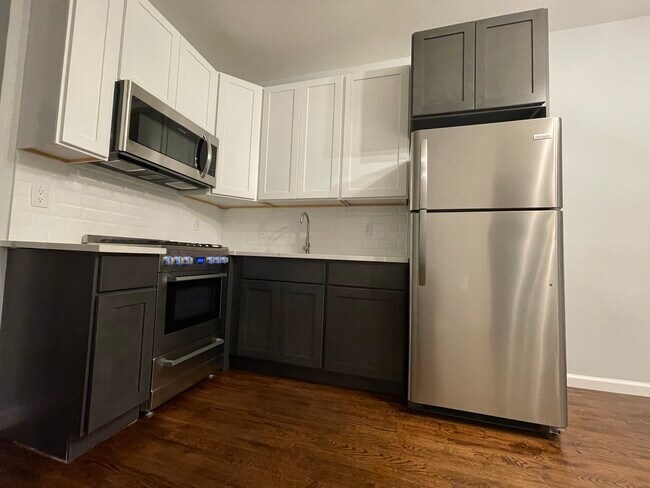 Building Photo - 26 Gates Ave