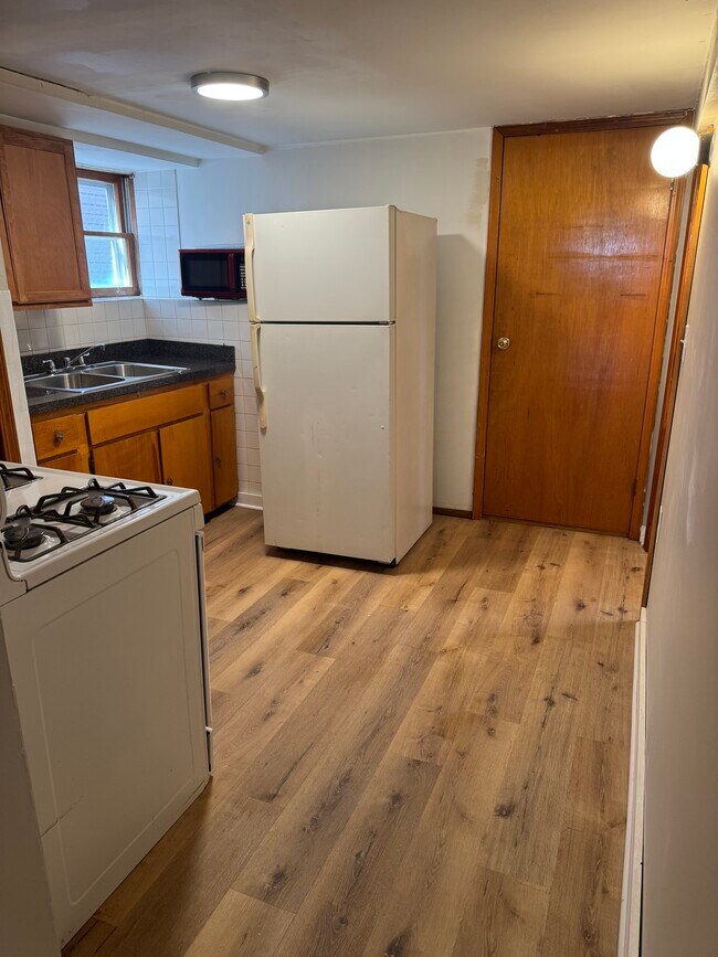 Cocina - 5114 W Grace St