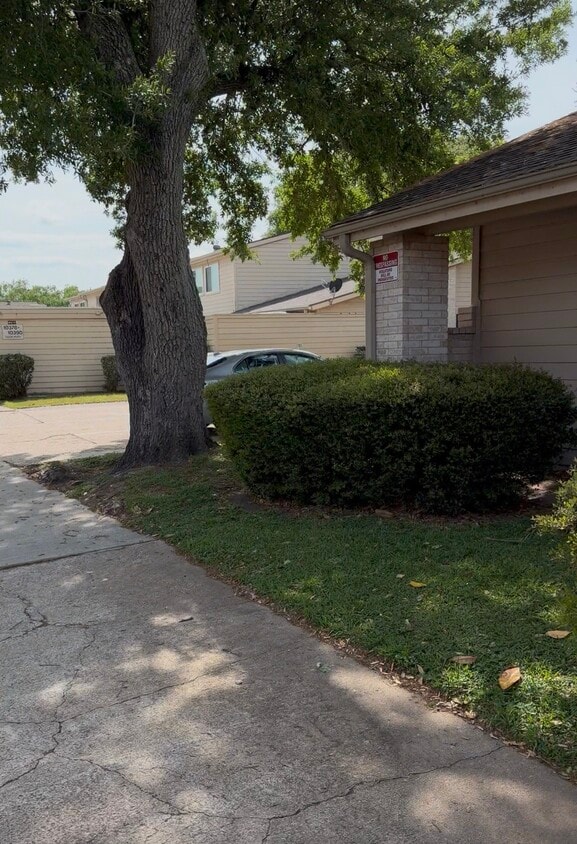 Building Photo - 10362 Cook Rd