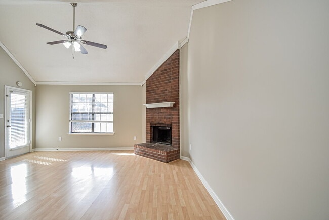 Building Photo - 6759 Valerie Dr