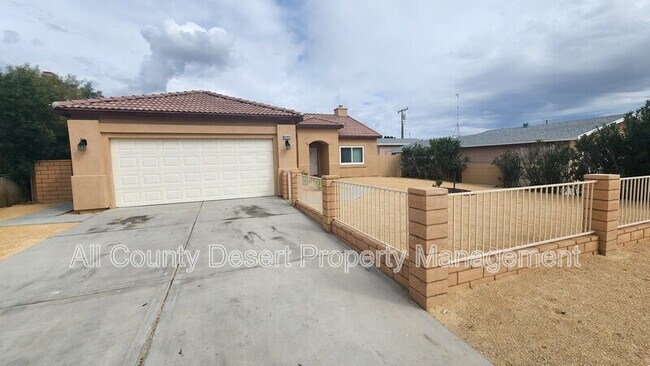Building Photo - 13700 La Mesa Dr