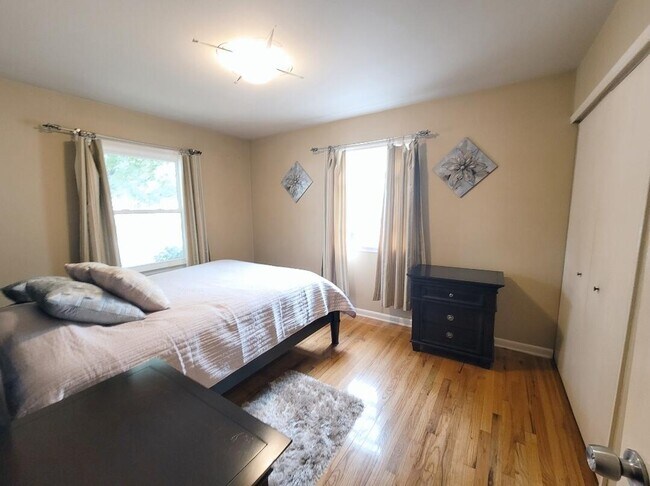 Building Photo - 1406 Millard Ave