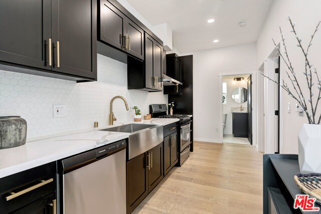 Foto del edificio - 12473 Gilmore Ave