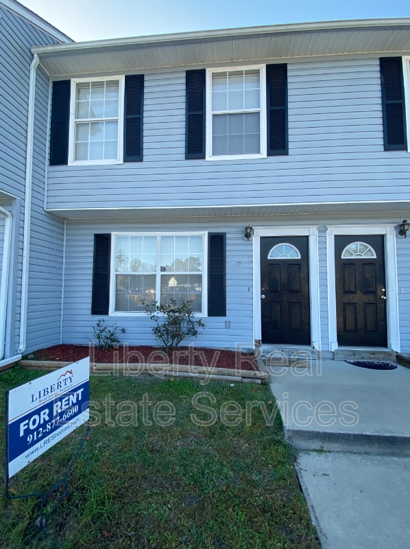 Primary Photo - 1100 Pineland Ave