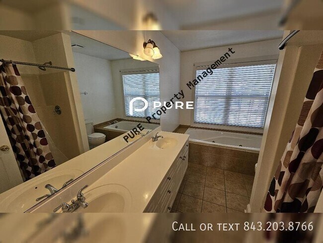 Foto del edificio - 3 bedroom N. CHS LAKE VIEW AVAILABLE NOW!!!