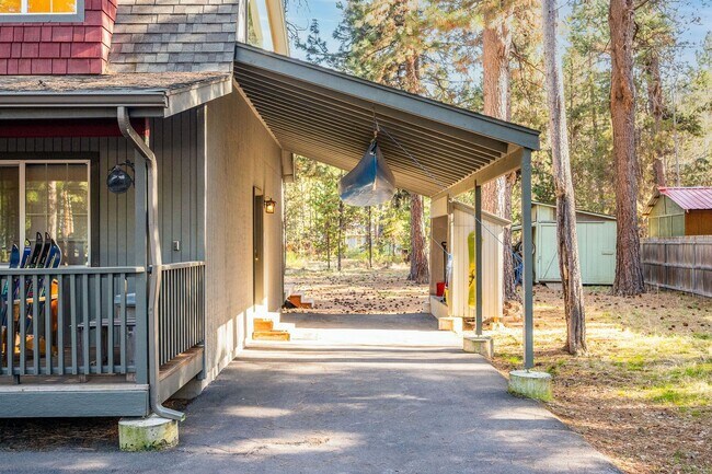 Foto del edificio - STUNNING THREE RIVERS CHALET; TONS OF AMEN...