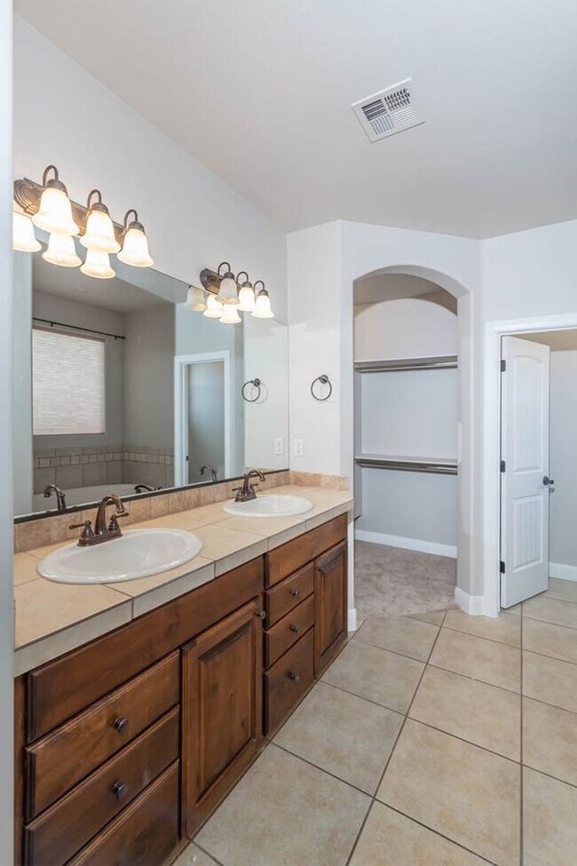 Foto del edificio - 4 Bedroom Single-Level Home In Hurricane