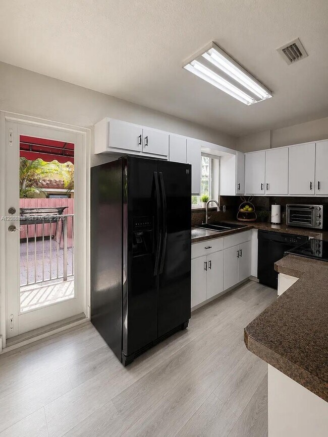 Foto del edificio - 8260 SW 27th Terrace