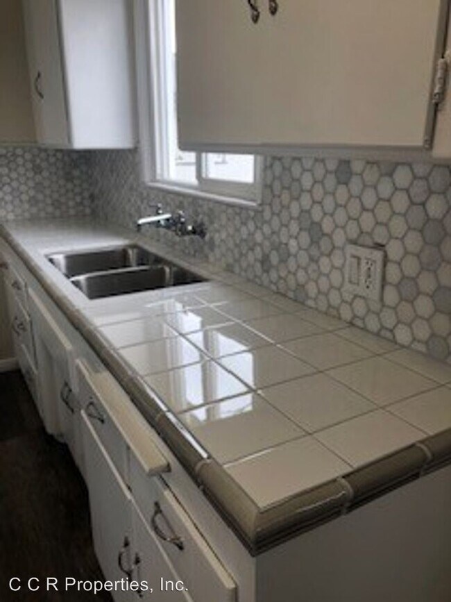 Building Photo - 6334 W 79th St