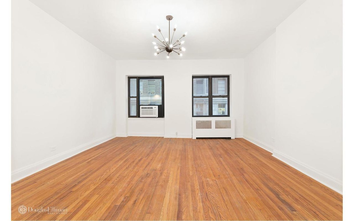 Primary Photo - 2 E 30th St