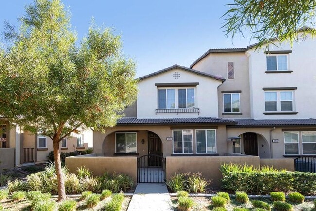 Building Photo - 40969 Lacroix Avenue'