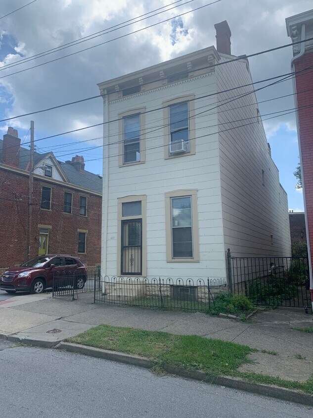 Primary Photo - 419 W 9th St