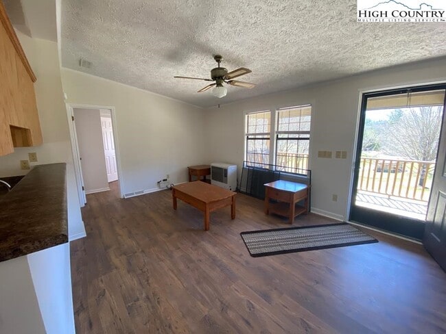 Building Photo - 462 Hartsoe Rd