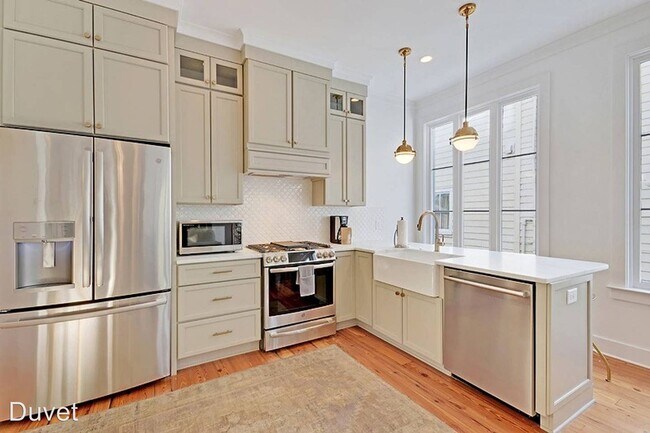 Building Photo - 5 br, 5.5 bath House - 107 Spring Street