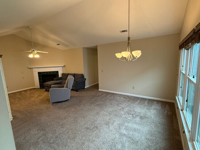 Building Photo - 104 Lennox Ln