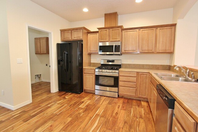 Foto del edificio - 2122 W Pine Ave