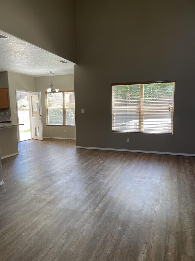 Building Photo - 8908 Lochnager Ln NE