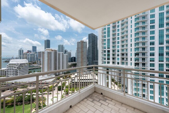 Foto del edificio - 888 Brickell Key Dr